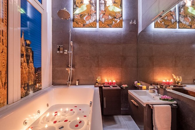 30 min Couple Massage and 30 min Floral Bath at THAI SPA MASSAGE - Who will enjoy this treatment most?
