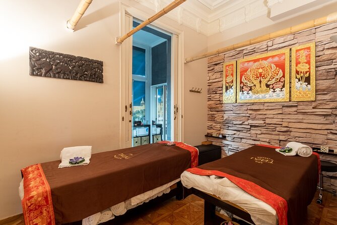 30 min Couple Massage and 30 min Floral Bath at THAI SPA MASSAGE - The massage choice: back and head or feet and legs