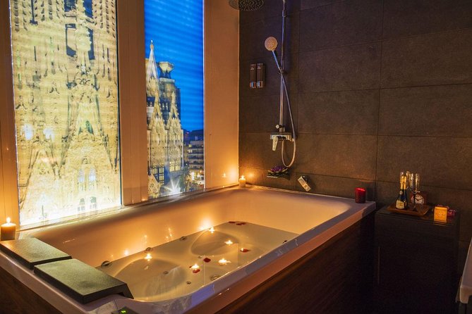 60 min Couple's Massage to choose and 30 min Floral Bath at THAI SPA MASSAGE - The floral Jacuzzi bath after the massage