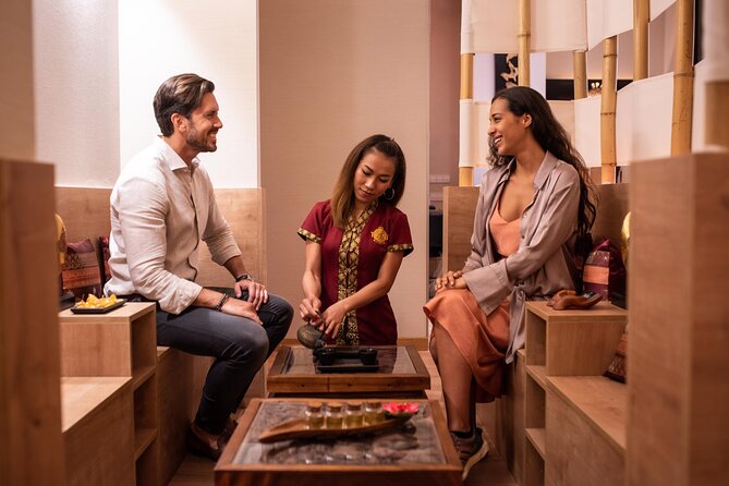 60 min Couple's Massage to Choose and 30 min Floral Bath THAI MASSAGE ALURA - What the 90-minute treatment includes