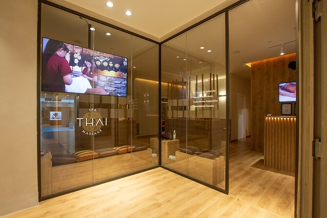 60 min Couple's Massage to Choose and 30 min Floral Bath THAI MASSAGE ALURA - Price and value at $324.41 per person