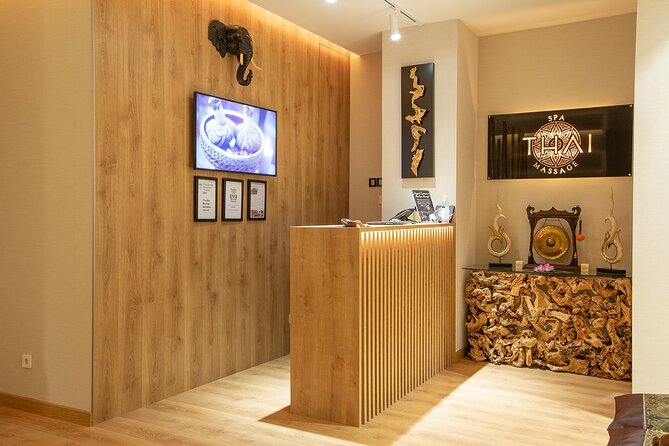 60 min Couple's Massage to Choose and 30 min Floral Bath THAI MASSAGE ALURA - Practical timing for a Barcelona day