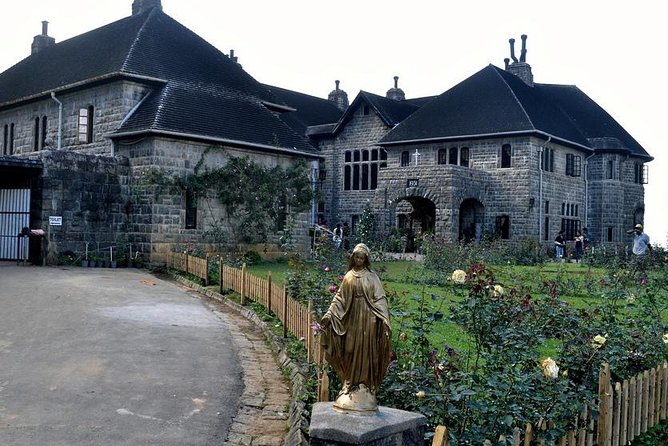 8-Day Romantic Honeymoon Tour - Day 5: A hill train and Adisham Hall