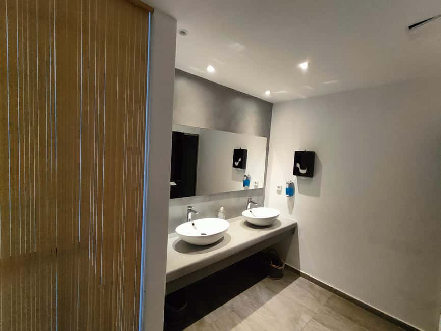 Akrotiri:Departure Day Spa Experience Couples Massage & Pool - Who should book this experience