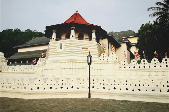 All in one Sri lanka 7nights 8 days for couple price - Kandy brings culture into the route