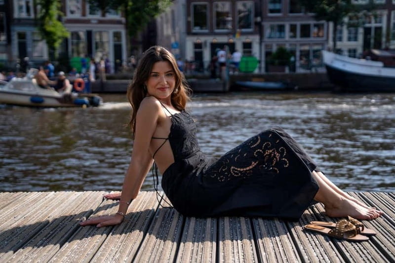 Amsterdam Canals Photoshoot: Private Solo, Family or Couples - What this Amsterdam photoshoot is really like