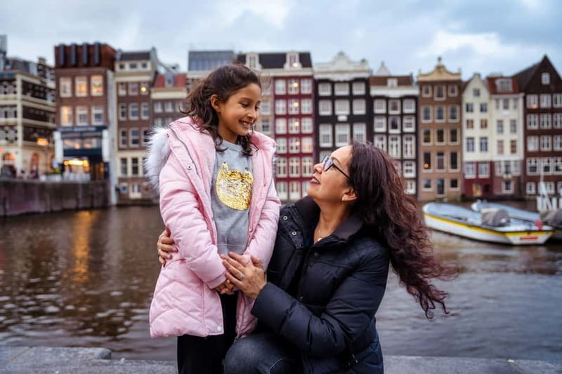 Amsterdam Canals Photoshoot: Private Solo, Family or Couples - Love shoots that feel more like a date