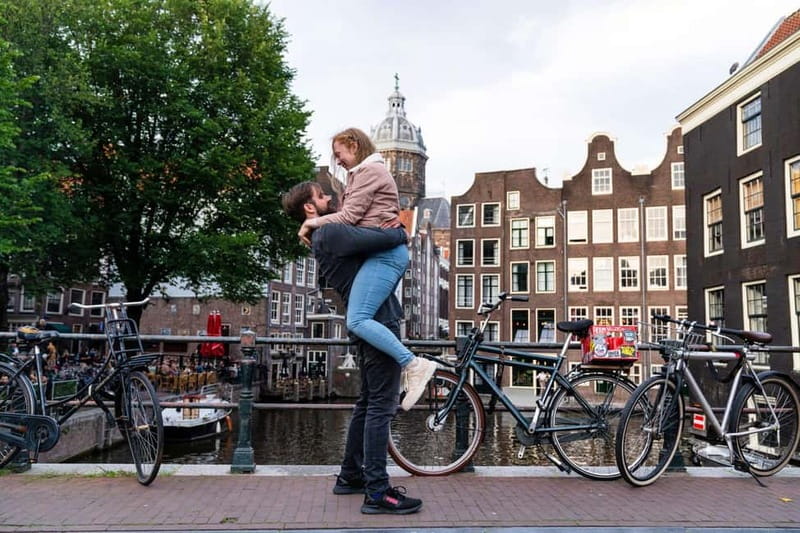 Amsterdam Canals Photoshoot: Private Solo, Family or Couples - Meeting Juliette near the Damrak