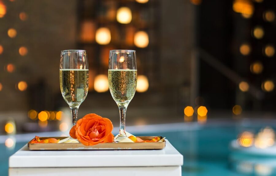 Budapest: Couple Holistic Swedish Massage with Jacuzzi Time - How to make the four-hour entry worthwhile