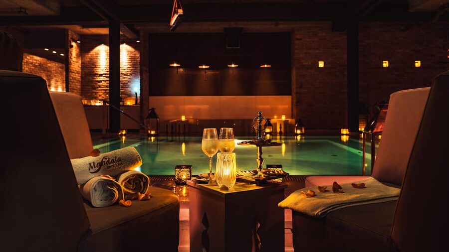 Budapest: Couple Holistic Swedish Massage with Jacuzzi Time - Food, cocktails, and the cost of extras