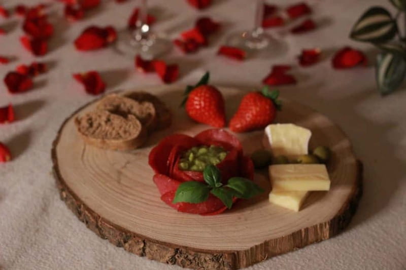 BUDAPEST, Day Spa : Couples Massage with Roses Bubble Bath - Tea after the 60-minute treatment