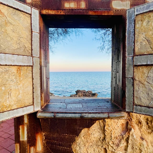 Cala Millor: AdventureDate, fun game, city walk for couples - Starting near Cala Millor beach