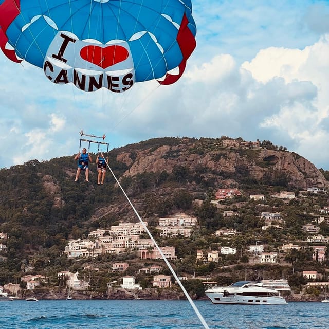 Cannes: Parasailing Experience for Couples, Family & Friends - Reaching Boat Evasion at the port of Béal