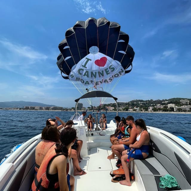 Cannes: Parasailing Experience for Couples, Family & Friends - The landing and the return to the marina