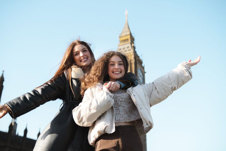 Couple’s photo: Romantic photoshoot in London - Meeting near Boudiccan Rebellion