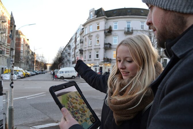 Couple time treasure hunt Hamburg Edition - Hamburg Town Hall and the opening clues