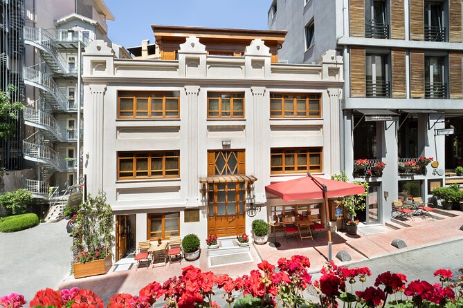 Çukurcuma Hamamı 1831 - Boutique Hammam for Couples - Foam on the heated göbektaşı stone
