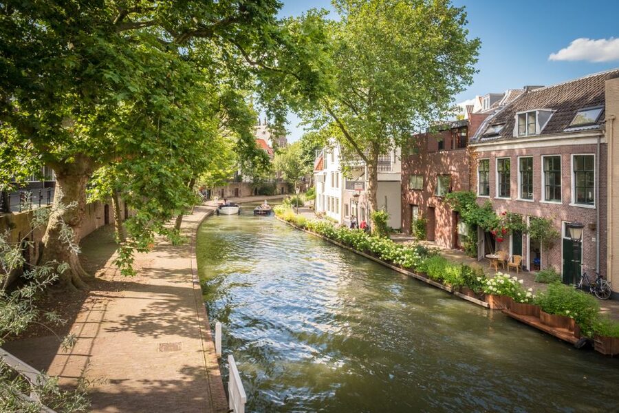 Explore Gems of Utrecht Walking Tour for Couples - Starting at Paushuize on Kromme Nieuwegracht
