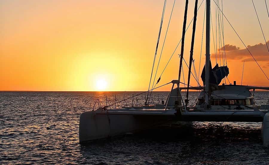 Grand Bay: Honeymoon/Lovers Sunset Tour with Romantic Dinner - Who should book this sunset dinner