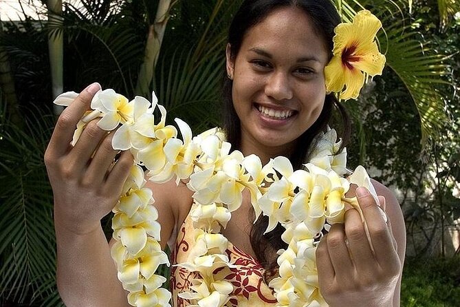 Honeymoon Airport Lei Greeting on Kona Hawai'i - Who will enjoy this airport greeting most?