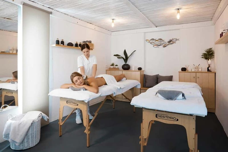 Imerovigli: Aromatherapy Couples’ Massage - Therapist choices and the standard team