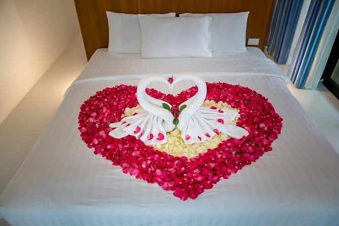 Kerala Honeymoon Special Package with Private Houseboat - Day 1: Cheeyappara Waterfalls and Munnar tea country