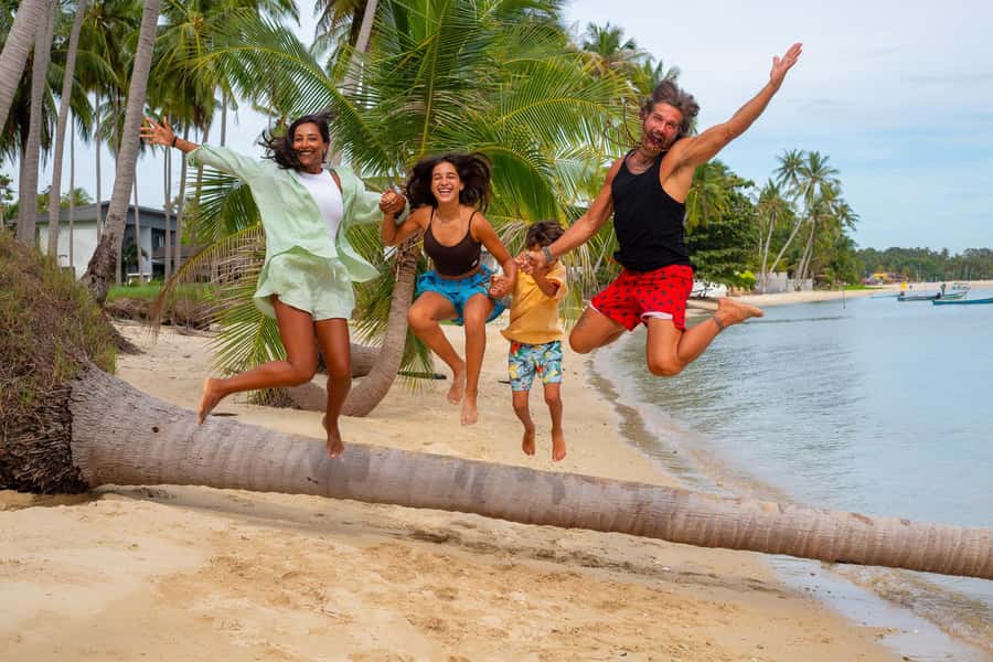 Koh Samui: Private Photoshoot for Couples & Families - Posing help makes this suitable for non-models