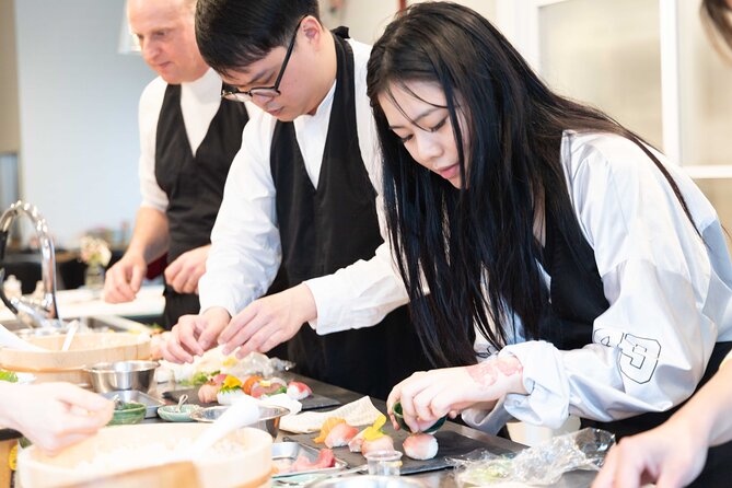 Kyoto: Enjoy Sushi & Market Tour! Best for Family & Couple! - Meeting near Shijo and Kyoto Station