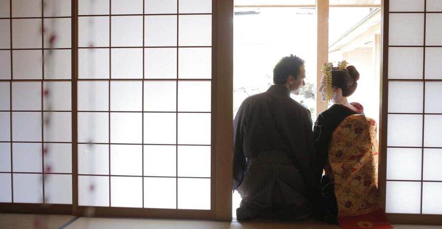 Kyoto kiyomizu Temple : Maiko and Samurai Couple Photoshoot - Choosing one of 100 kimonos