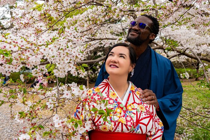 Kyoto Private Kimono Photoshoot for Couple and Solo - Maruyama Park: room for natural portraits