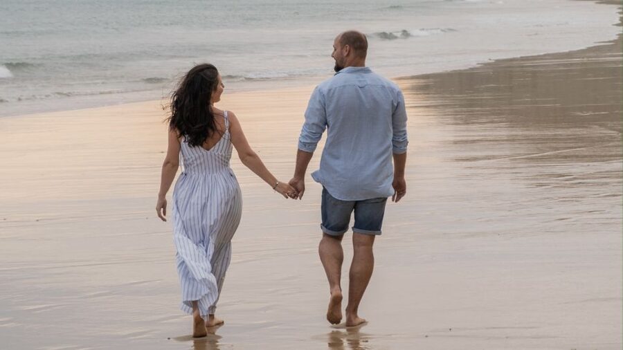Lagos: Photoshoot for couple - Choosing clothes that work in coastal photos