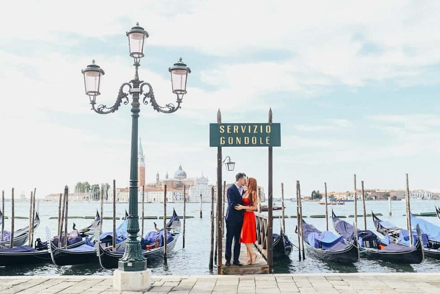 LAND & GONDOLA PHOTOSHOOTING - Piazza San Marco: the grand opening setting