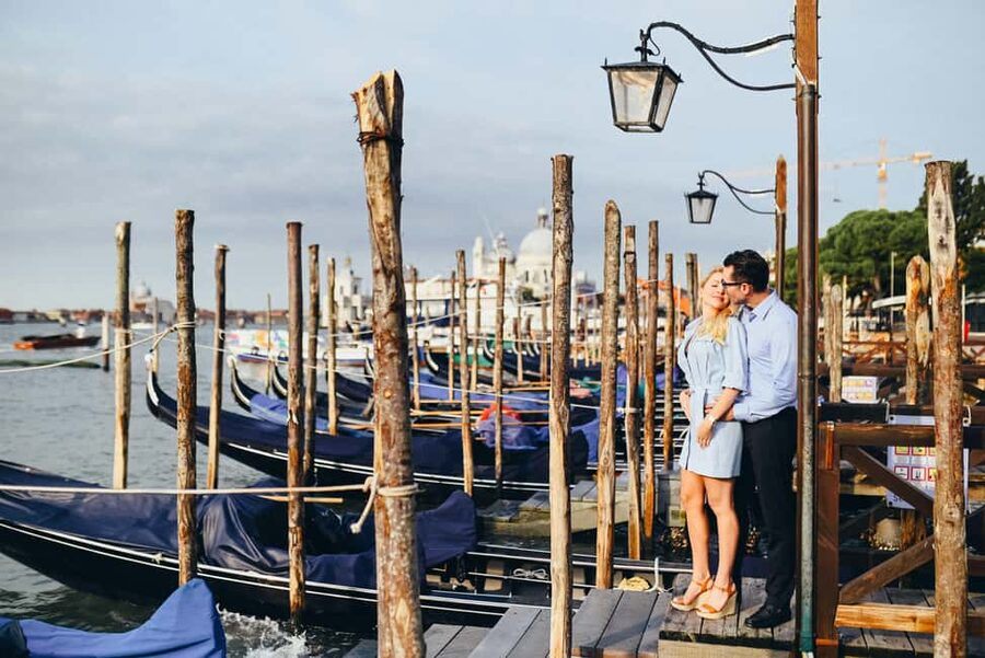 LAND & GONDOLA PHOTOSHOOTING - The 30-minute private gondola photo session