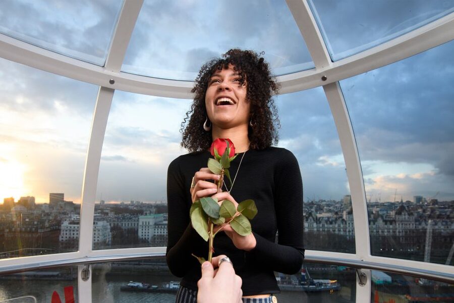 London Eye Private Capsule Experience for Couples or Groups - Meeting the Host and Using the Fast-Track Entrance