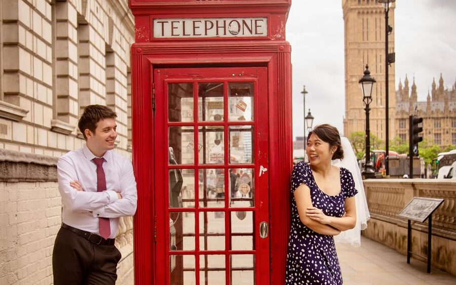 London: Private Couples Photography Session with Landmarks - Who will enjoy this most