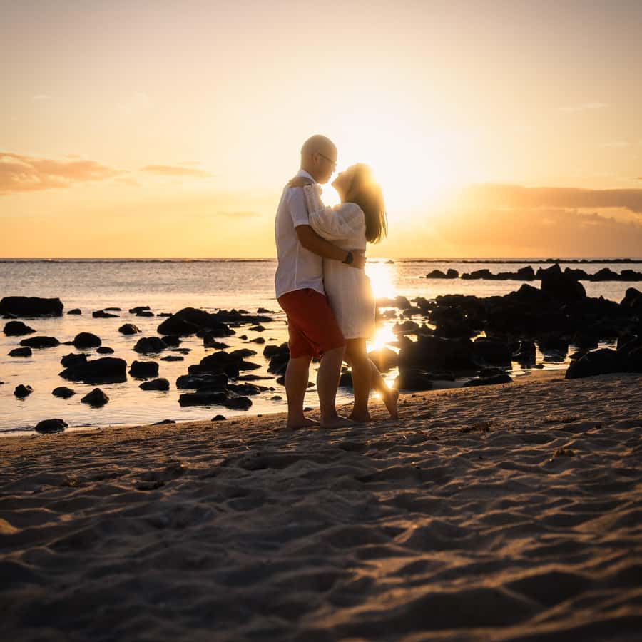 Mauritius: Sunset photoshoot (Honeymoon/family shoots) - A sunset session built around your location