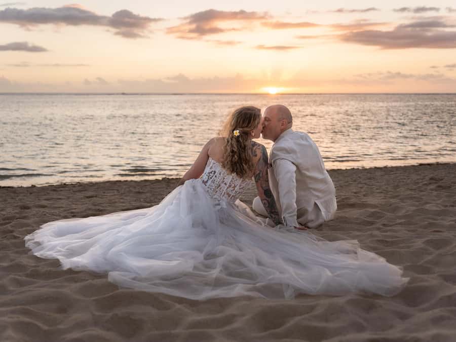Mauritius: Sunset photoshoot (Honeymoon/family shoots) - Why the golden hour matters