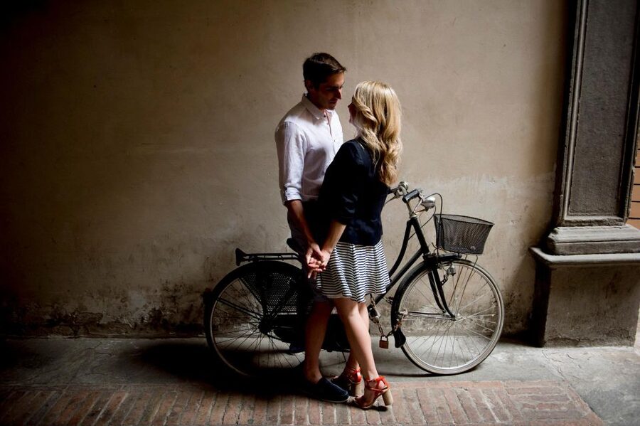 Montalcino personal photo service for couples and families - Choosing the best Tuscan setting