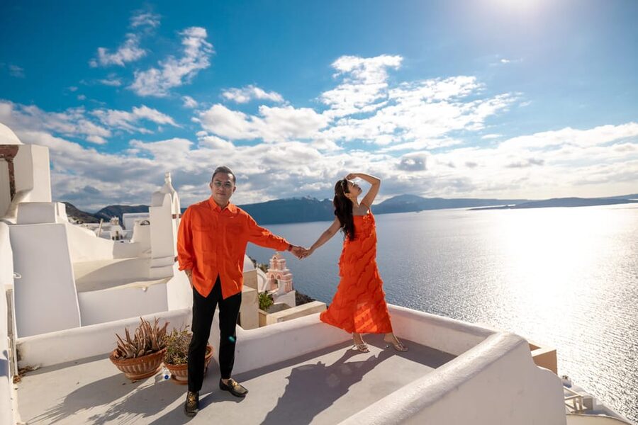 Oia: Couple photoshoot with 30 edited Photos - Timing, Sun, and Crowds
