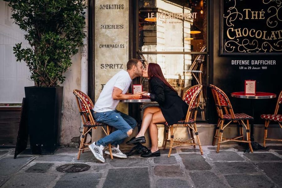 Paris: Private Eiffel Tower Photoshoot for Couples & Family - Is $159 good value for up to five people?