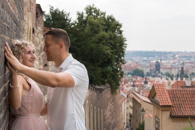 Photo Shoot for couple in Prague - Prague Castle: a change of scale and setting