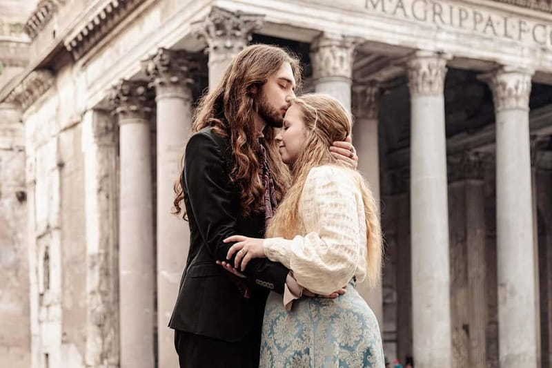 Photoshoot in Rome for couples - The 30-minute Colosseum Classic