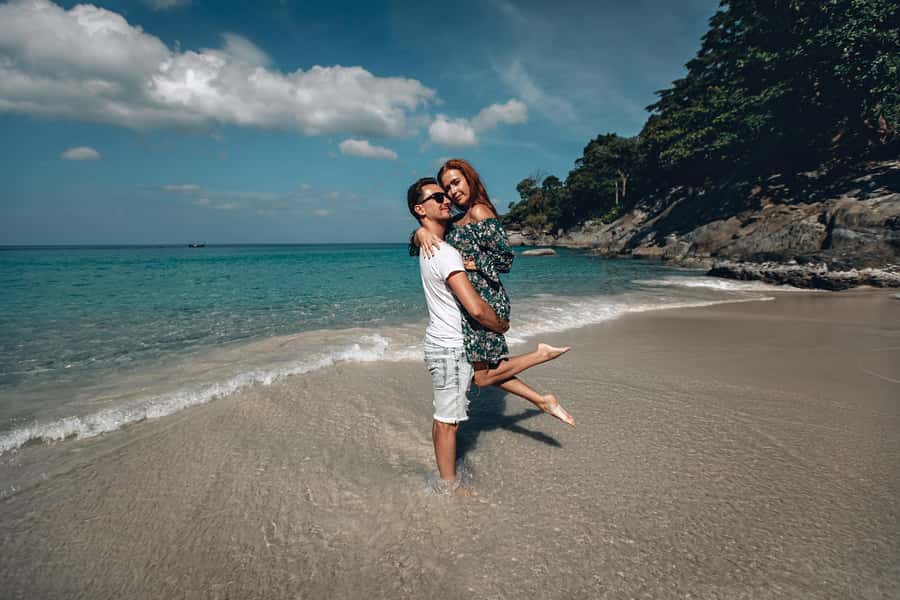 Phuket: couple photoshoot at Surin Beach - The value of professional direction