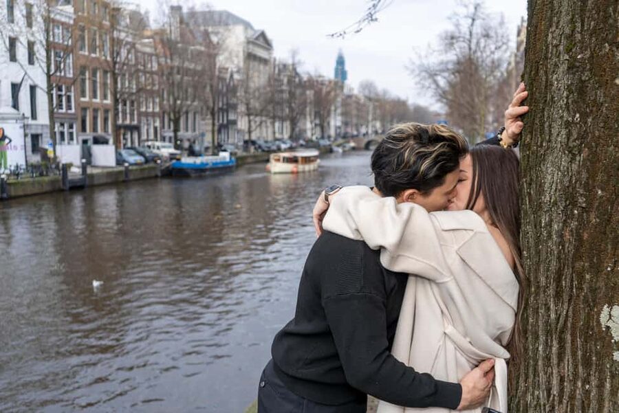 Premium Romantic Photoshoot Experience for Couples - Why the 9 Straatjes works so well for portraits