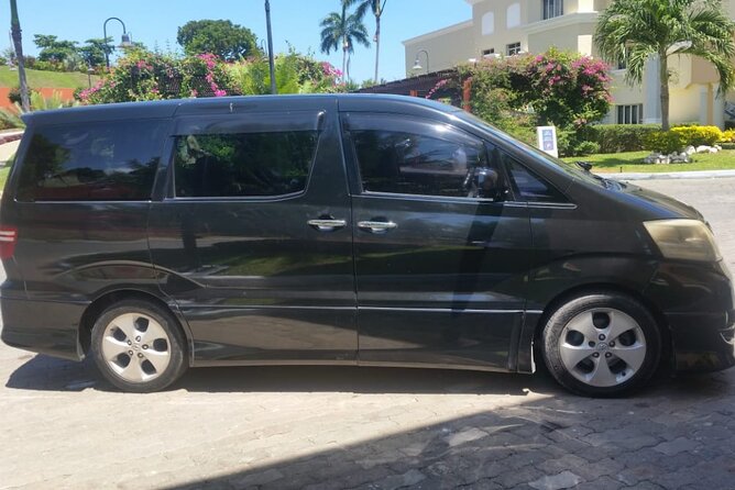 Private Airport Transfer to Couples Swept Away Negril - What the private vehicle means for your group
