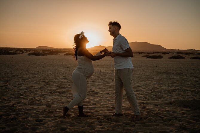 Private couple shooting - Corralejo Fuerteventura - Who will enjoy this most?