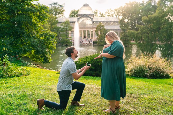 Private Photo Session Tour for Couples in Madrid - Old Madrid at Plaza de la Villa