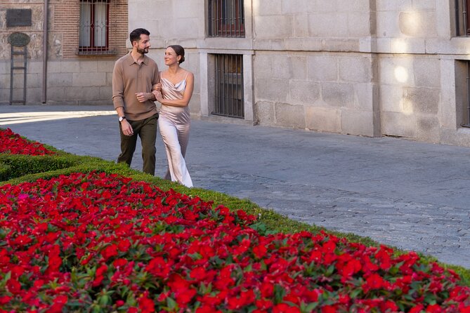 Private Photo Session Tour for Couples in Madrid - Finishing in Sabatini Gardens