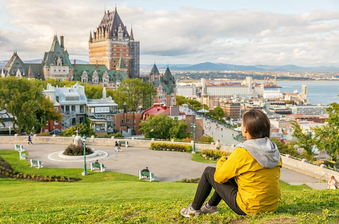 Private Romantic Stroll in Quebec Walking Tour for Couples - Notre-Dame de Québec and the Morrin Centre