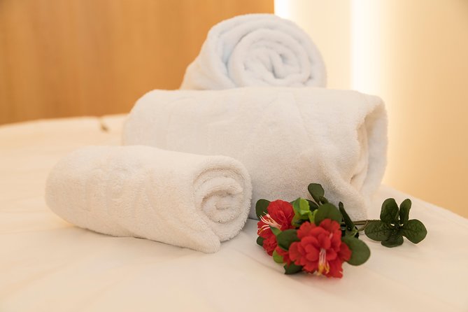 Romantic couple massage + SPA entry and private jacuzzi with cava - Who Will Enjoy This Best?